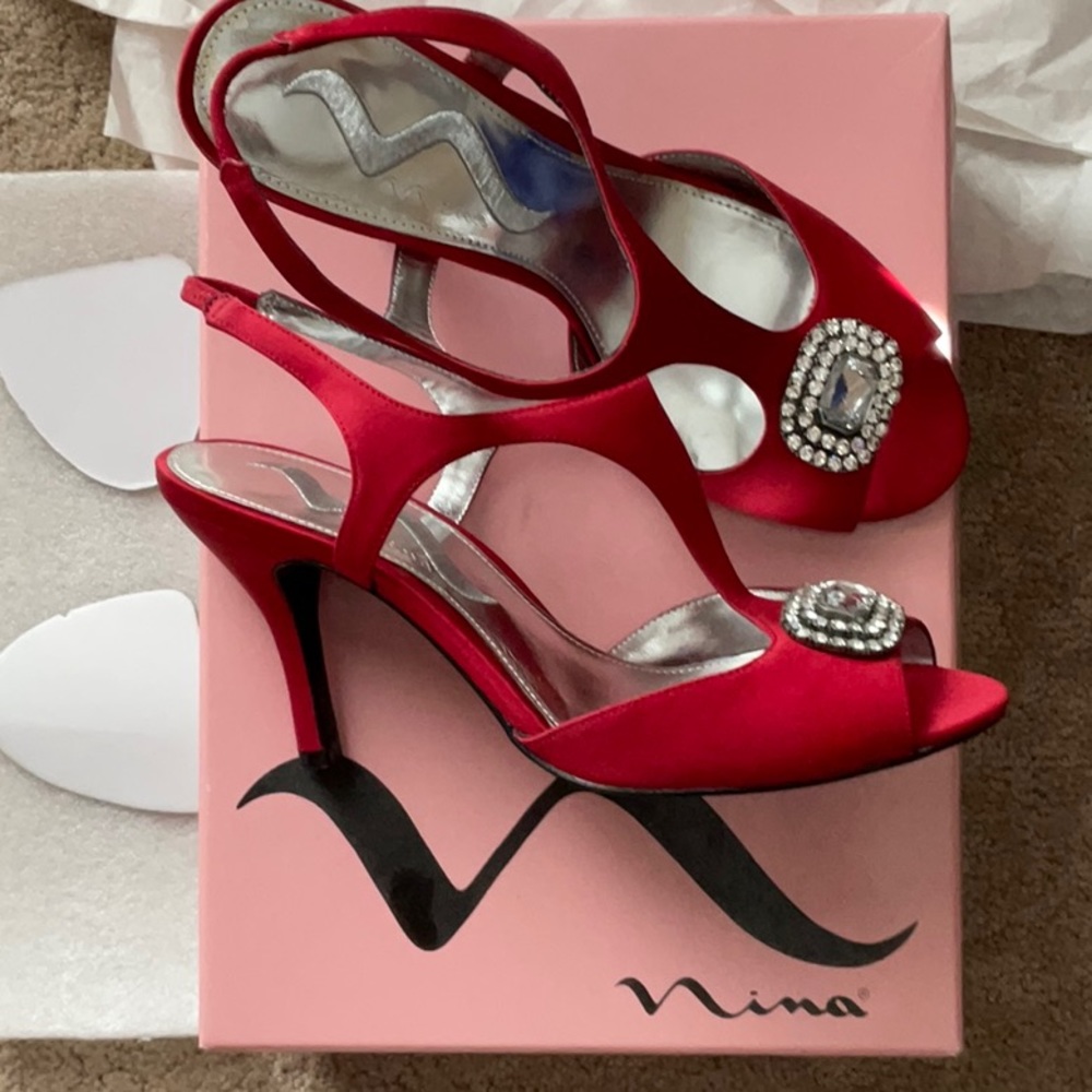 EUC Stunning red formal heels